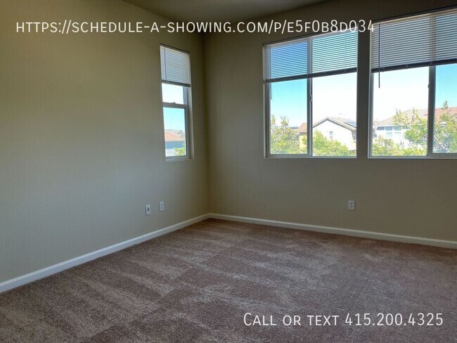 Building Photo - 1005 Ashbridge Bay Dr