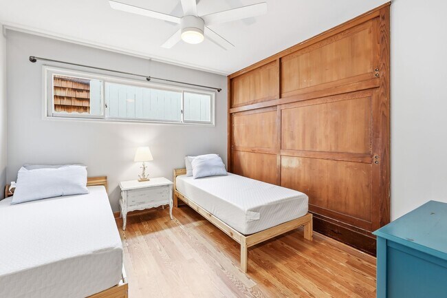 Building Photo - Furnished Balboa Peninsula Point Cottage Home | Available November 1st – April 30th