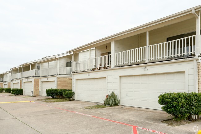 Primary Photo - Buena Vista Townhomes