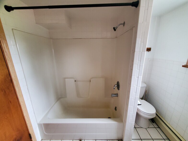 Bathroom Shower - 8295 Limeridge Rd