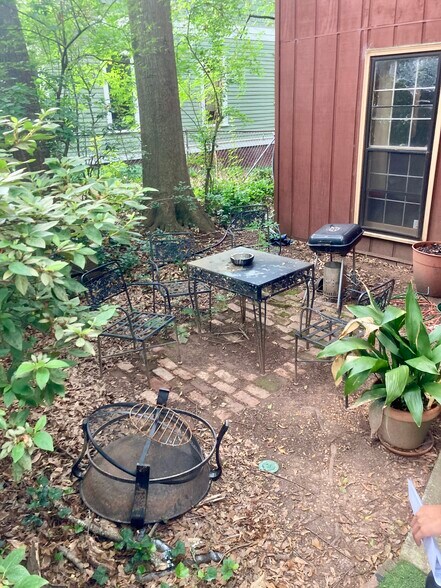 private patio in front yard - 341 Glendale Ave NE