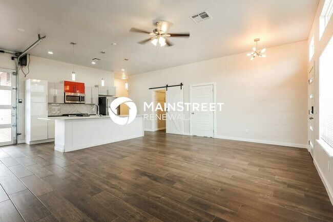 Building Photo - 3 Bedroom Pet-Friendly Home in Oklahoma City, OK with Main Street Renewal