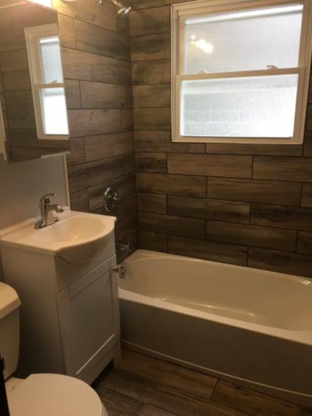 Building Photo - 5 Helen St