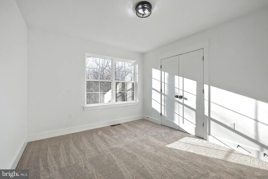 Building Photo - 1022 Trinity Rd