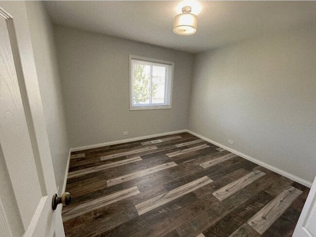 Building Photo - 228 N Waterford Dr