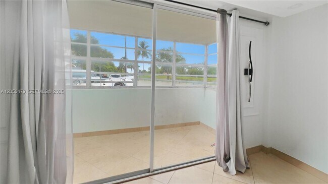 Building Photo - 16450 Miami Dr