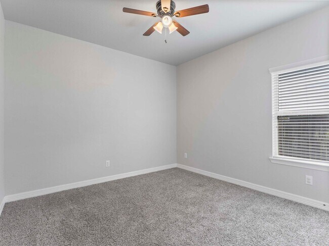 Building Photo - 244 Mossy Meadow Dr