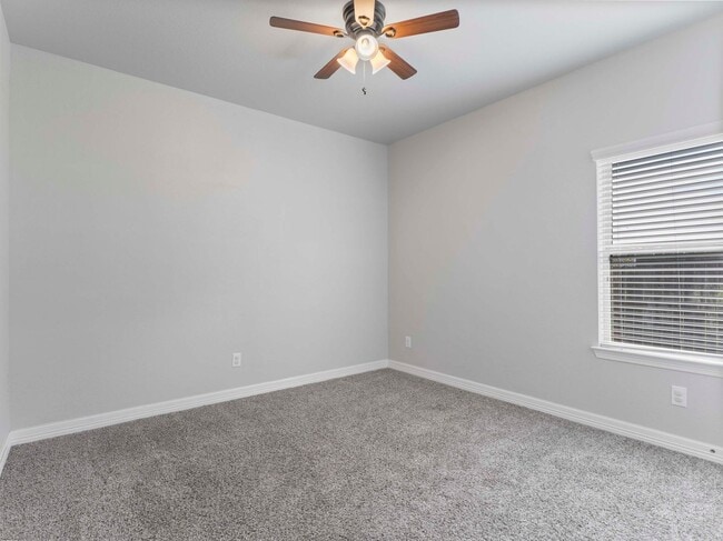 Building Photo - 3 bed 2 bath ( Columbia Lakes)