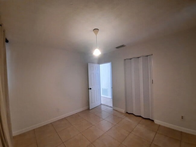 Building Photo - 3234 35th Ave N