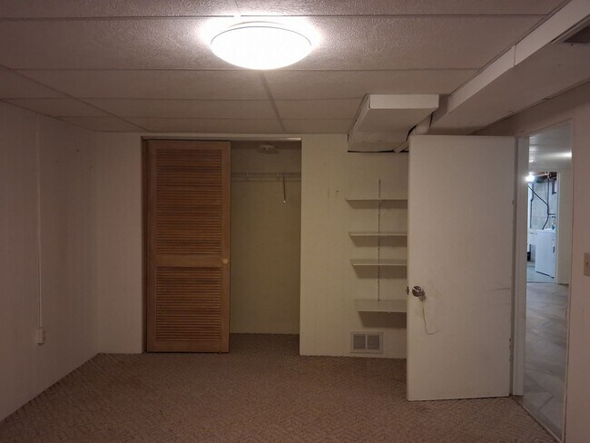 Building Photo - 210 Elm St