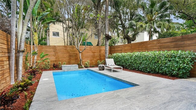 Building Photo - 3075 Mary St