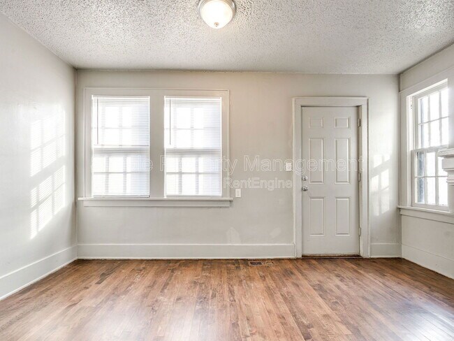 Building Photo - 816 NE 20th St