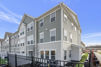 Building Photo - 102 Honeysuckle Ln