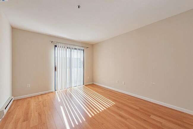 Building Photo - Sunnyvale 1BR with Private Balcony, In-Unit Laundry & Central Air – Prime Value at $2,129
