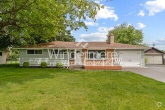 Building Photo - Desirable Rancher style home located in Ce...