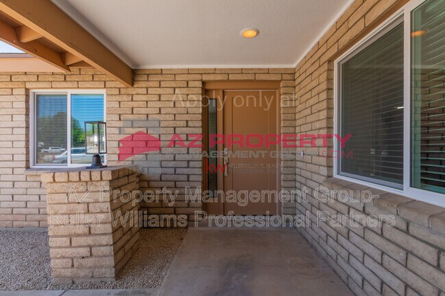 Building Photo - 7660 W Palmaire Ave