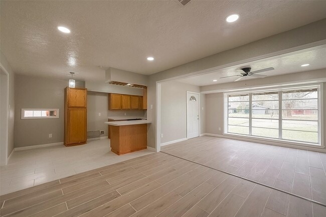 Building Photo - 5874 Reed Rd