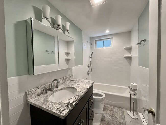 Building Photo - 14-16-16 Richardson Ave