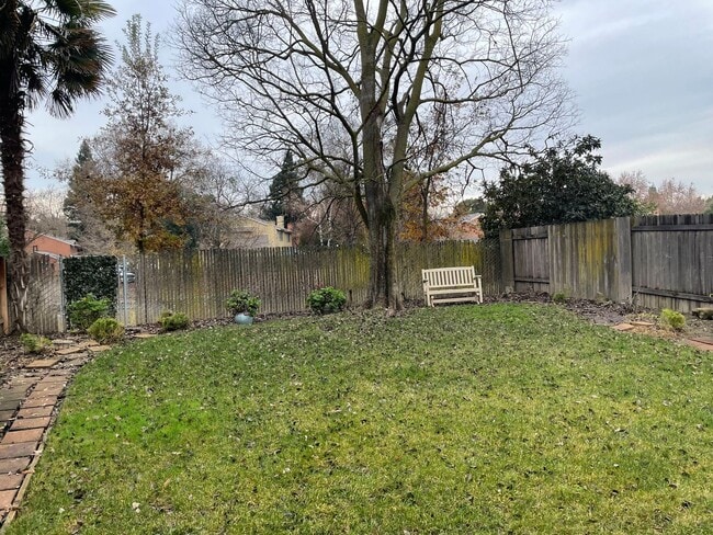 Building Photo - Fully Furnished 2/1.5 Duplex in West Sacramento