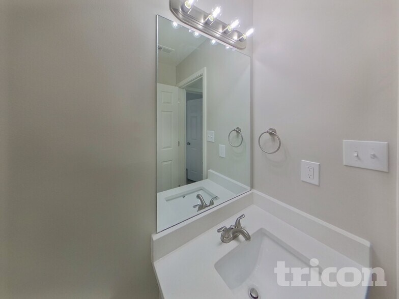 Building Photo - 7932 Sir Barton Ct