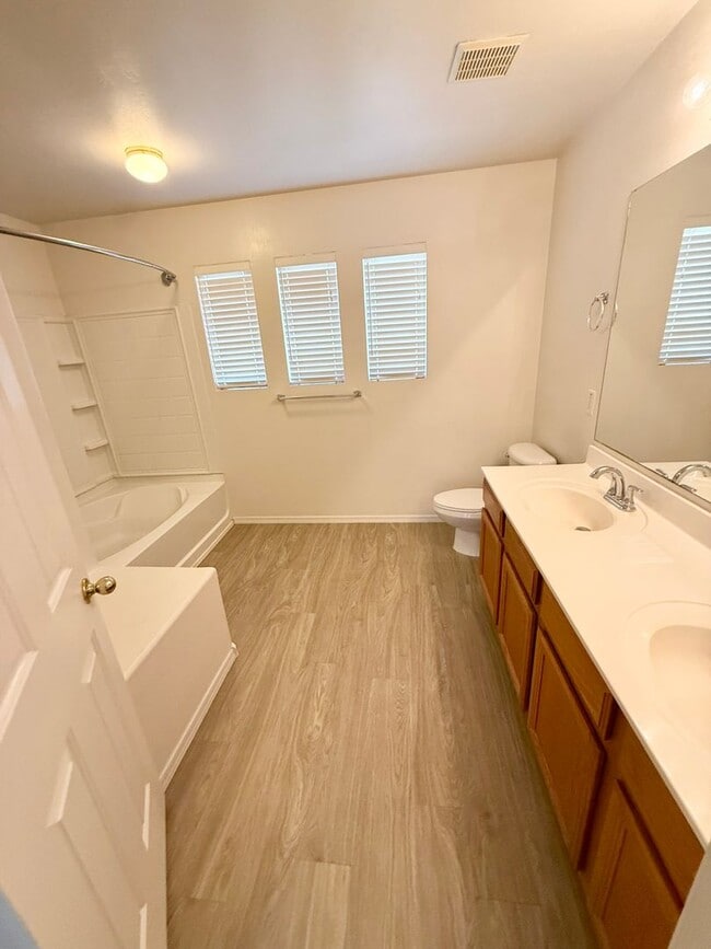 Building Photo - Beautiful Home in The Gardens- Free App Fee*
