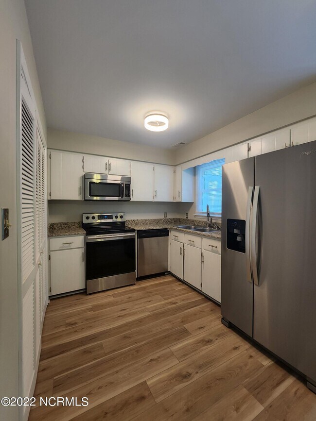 Building Photo - 5 Portwest Townhouses Dr