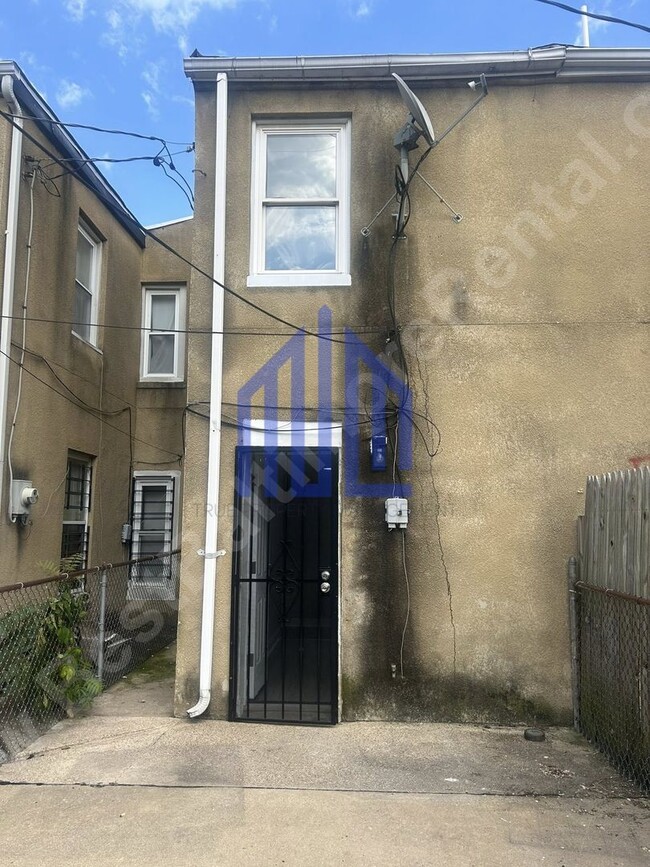 Building Photo - Coming Soon!!!!!! 2 Bedroom in West Baltimore