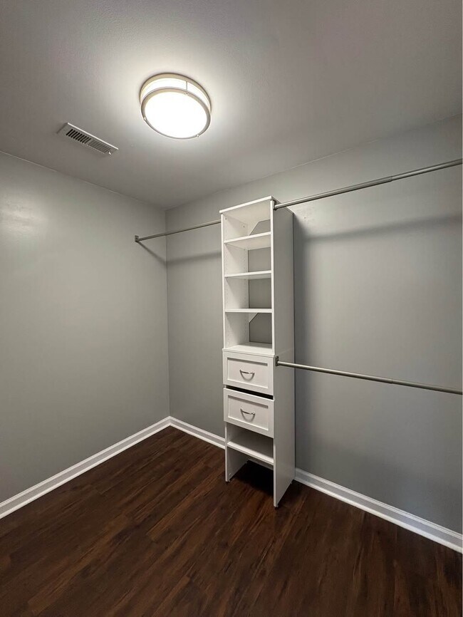 Building Photo - 127 Tine Ln