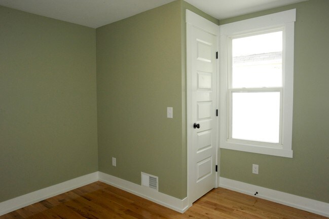 Building Photo - 1424 Sigsbee St SE