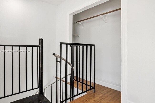 Building Photo - 7315 Carlyle Ave