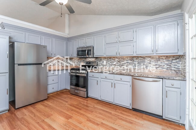 Building Photo - 4204 Sterling Pointe Dr