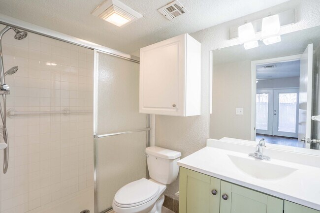 Building Photo - S Hudson Ave Duplex