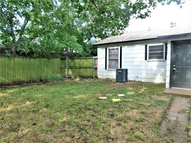 Building Photo - 2412 N Carroll Blvd