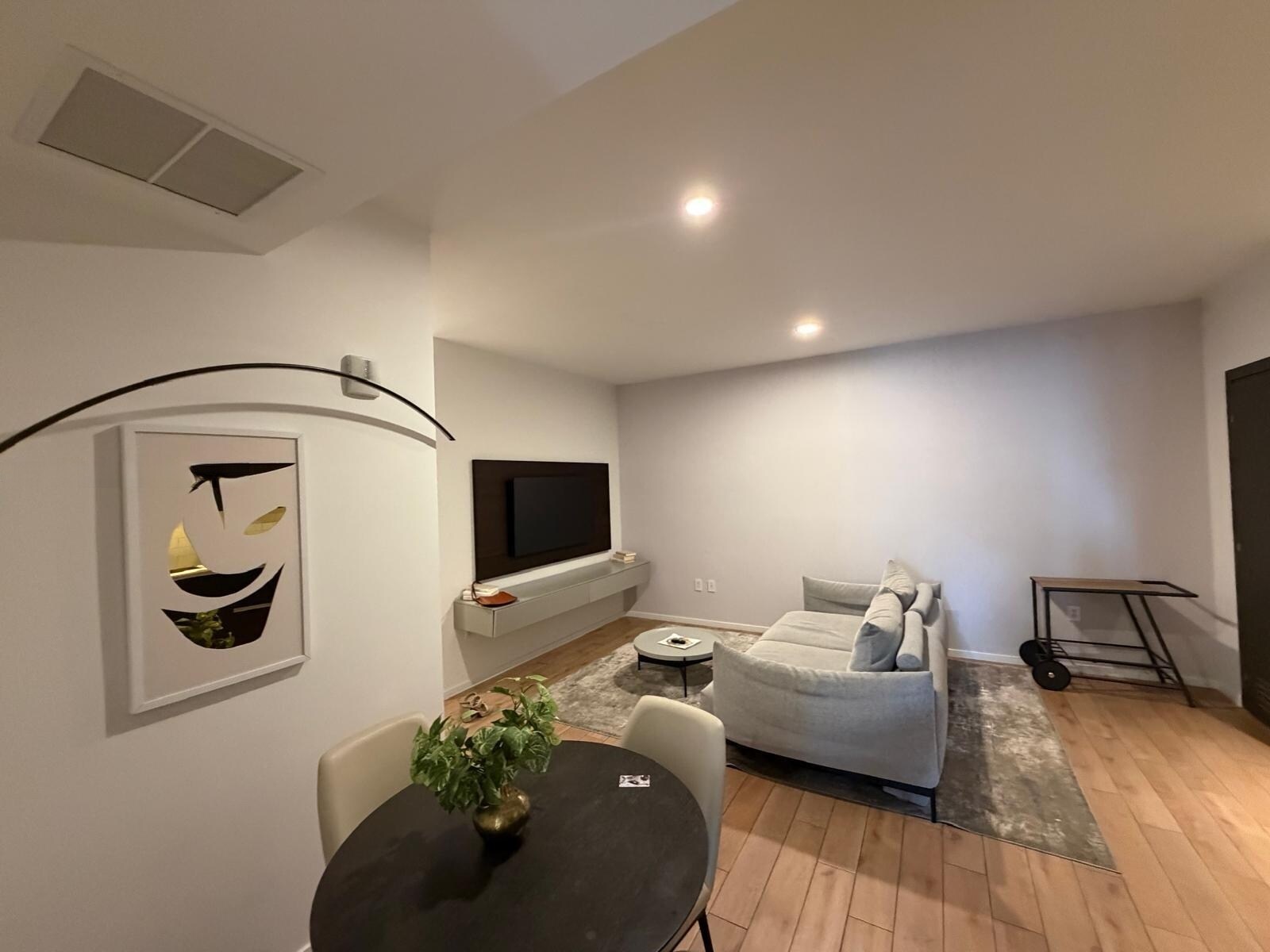 Building Photo - 398 NE 5th St