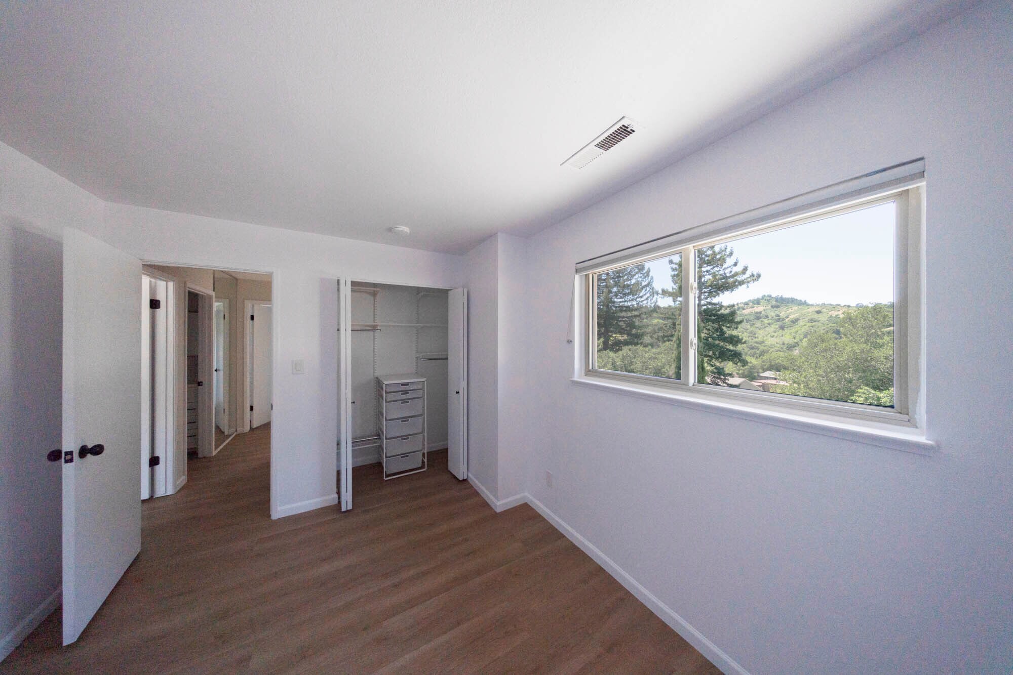 Building Photo - 2022 Ascot Dr