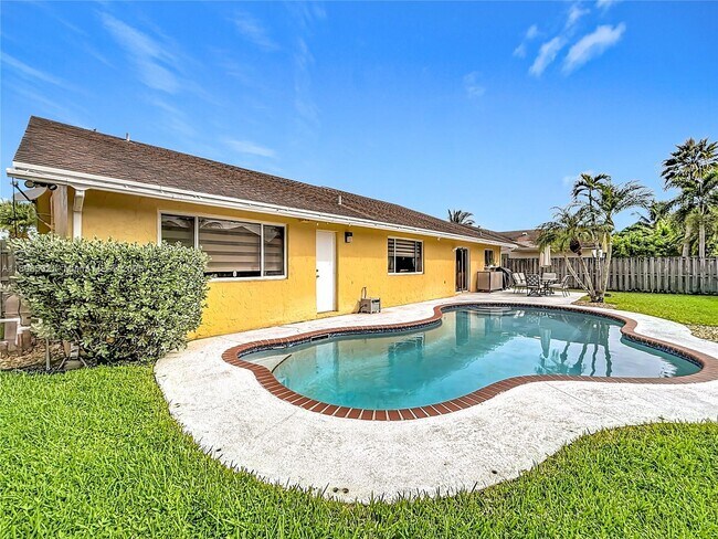 Building Photo - 8060 NW 51st Ct