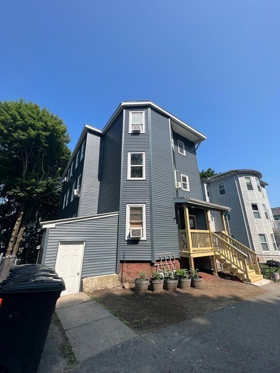 Building Photo - 81 Merrifield St