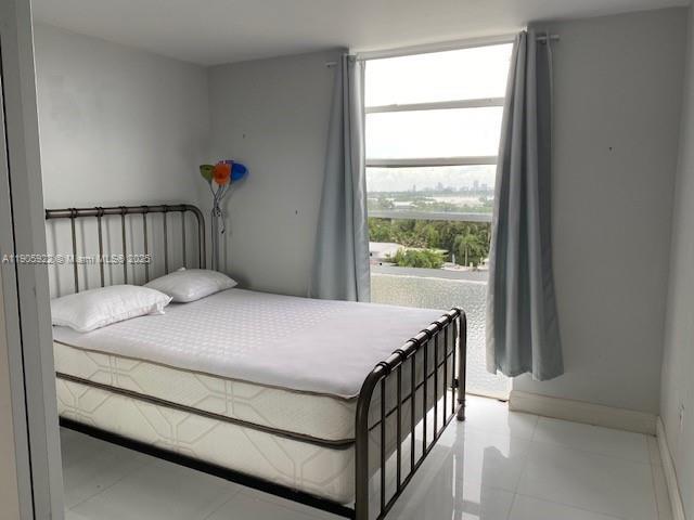 Building Photo - 2500 NE 135th St