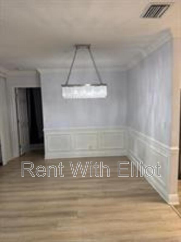 Building Photo - 655 SW 111th Way