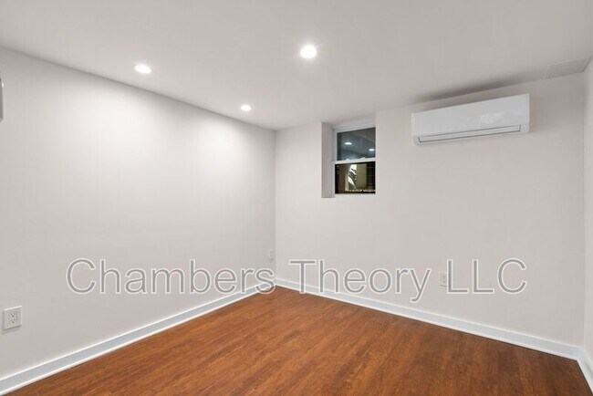 Building Photo - 1745 1st St NW