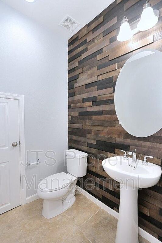 Building Photo - 9200 Rioja St