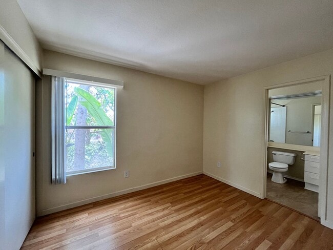 Building Photo - Quiet home now available in Eastlake - 3be...