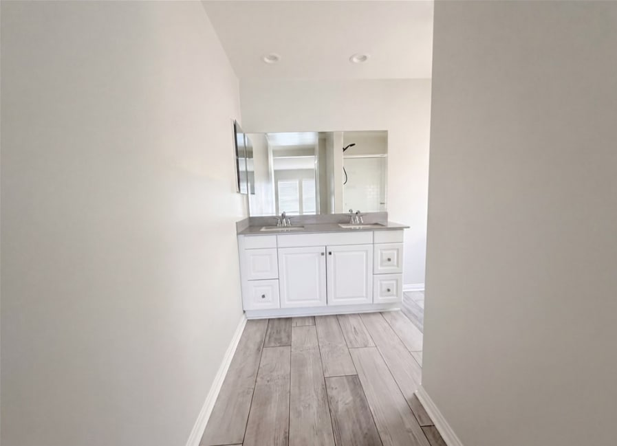 Building Photo - 26666 Dash Dr