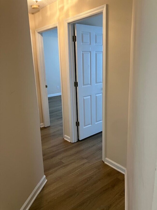 Building Photo - 721-D