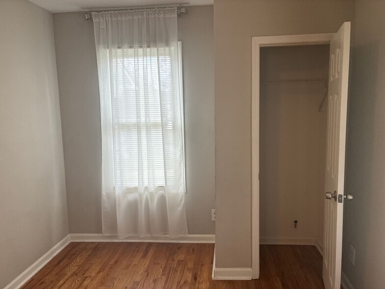 Building Photo - Room in House on Mayson Turner Rd NW