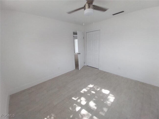 Building Photo - 317 Tarpon Dr