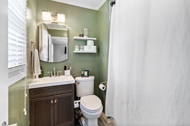 Building Photo - Spacious 4-Bedroom Haven with 3 Full Baths...