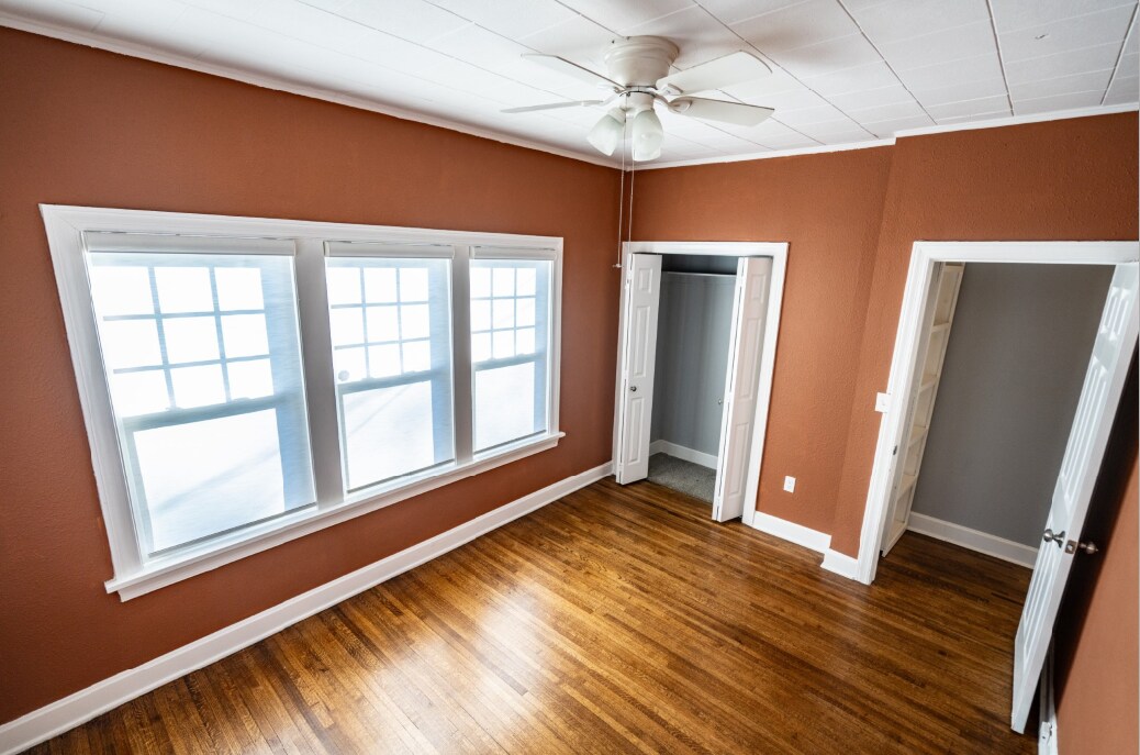 Building Photo - 2208 E 13th St