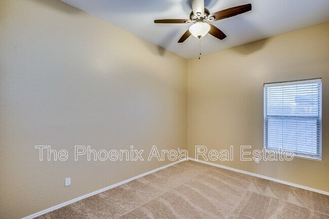 Building Photo - 940 S Silverado St