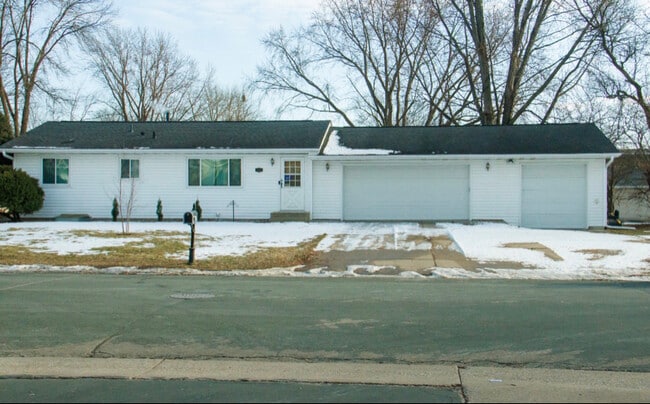 Building Photo - 1932 Carnelian Ln